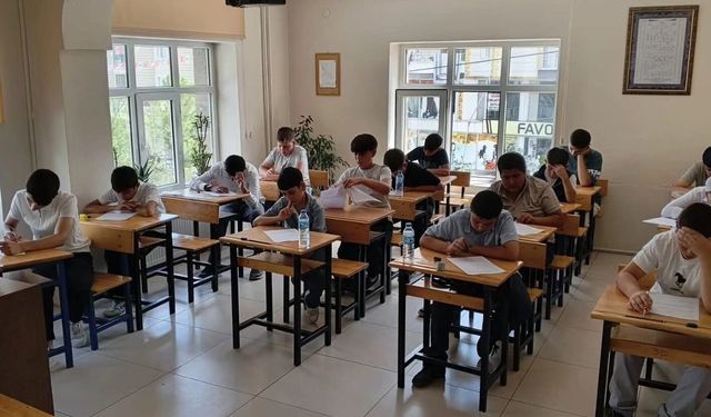 Ahlat’ta Yaz Kur’an Kursları arasında bilgi yarışması düzenlendi