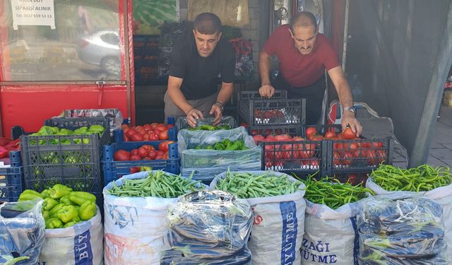 Ahlat’ta yerli sebzeler tezgahlarda yerini aldı