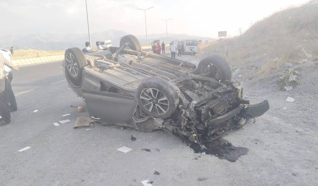 Tatvan’da zincirleme trafik kazası: 1 yaralı