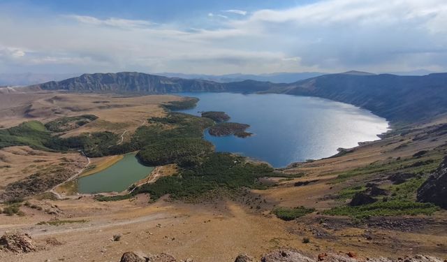 Doğaseverler Nemrut’un büyüleyici manzarasına hayran kaldı