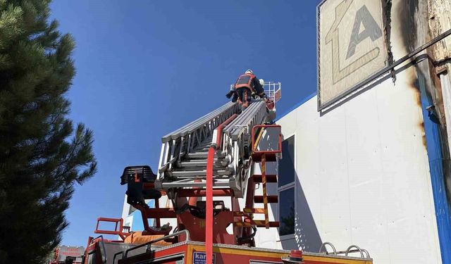 Elazığ'da konteyner üretim tesisinde yangın