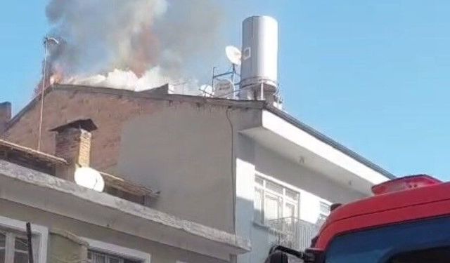 Malatya'da korkutan çatı yangını