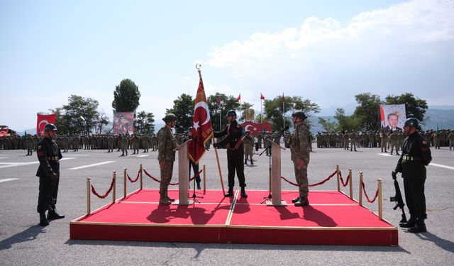 Tatvan'da 'Sancak ve Komuta Devir Teslim Töreni' gerçekleştirildi