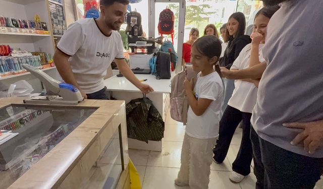 Tatvan’da “Askıda Kırtasiye” projesi öğrencilerin yüzünü güldürüyor