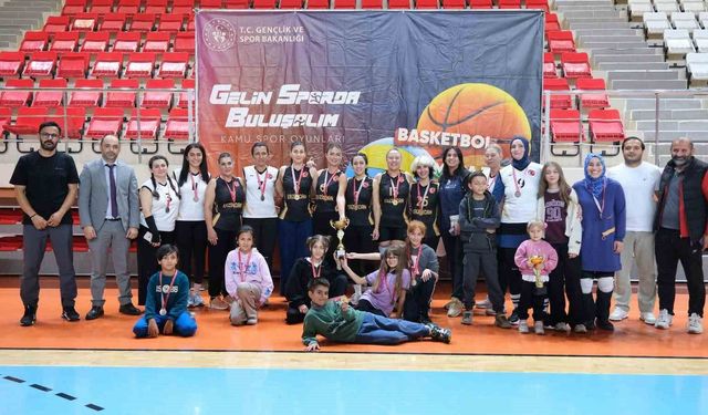 Erzincan'da kurumlar arası voleybol turnuvası tamamlandı
