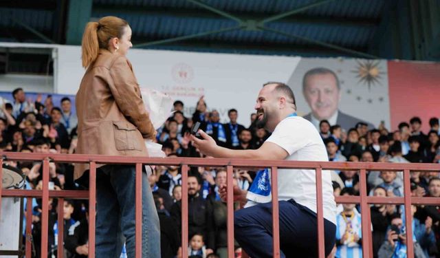 Erzurumspor tribünleri aşklarına tanıklık etti
