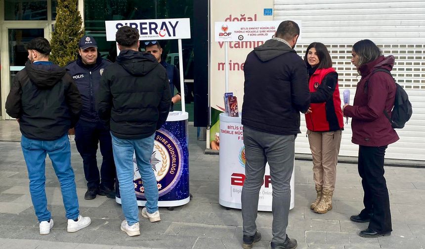 Tatvan’da vatandaşlara “Bilinçli ve Güvenli İnternet Kullanımı” bilgilendirmesi