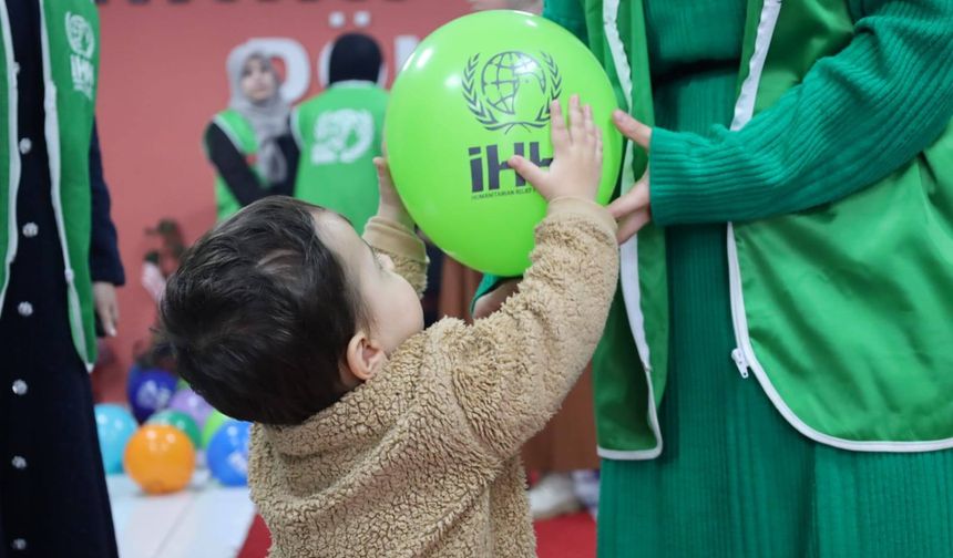 İHH Güroymak Temsilciliği yetim çocukların yüzünü güldürdü