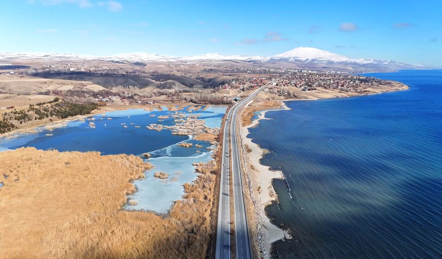 Kuş cenneti, Ahlat ve Süphan Dağı aynı karede