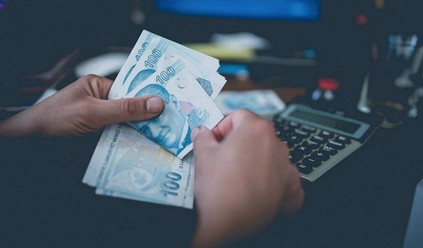Uzman isim televizyonda açıkladı: Emekli ve memurlar ne kadar zam alacak?