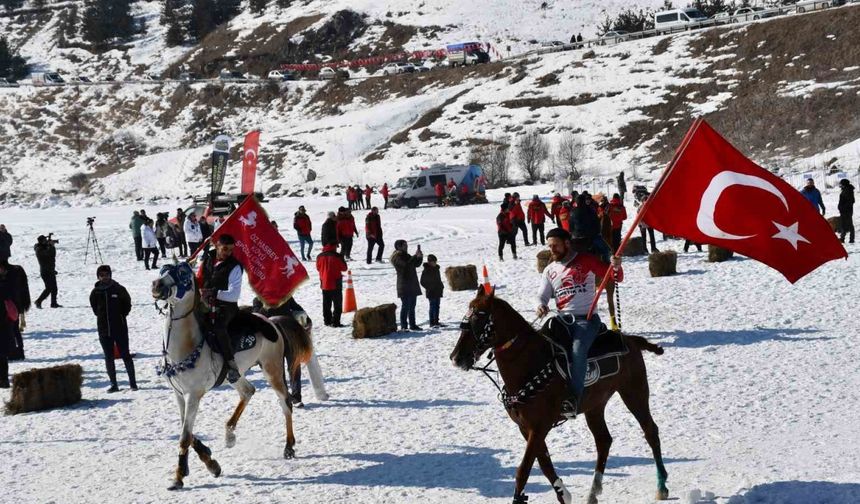 Ardahan’ın Altın At Kristal Buz Festivali