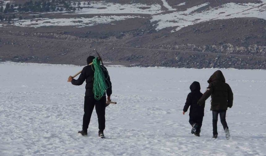 Doğu'nun Buzlu Cenneti: Balıkçıların Emeğiyle Canlanıyor!