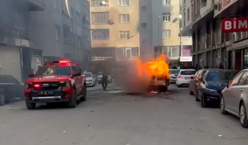 Iğdır’da seyir halindeki araç alev alev yandı