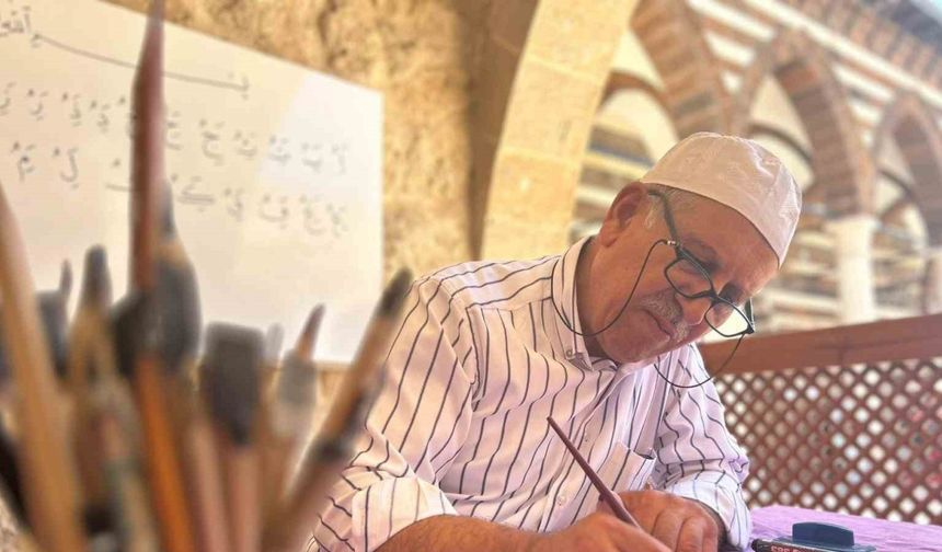 Çocuklar hem Kur’an-ı Kerim’i hem de hüsn-i hat sanatını öğreniyor