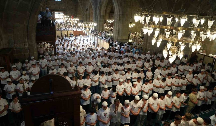 Erzurum’da 6 bin 237 öğrenci Ulu Cami’de buluşturdu
