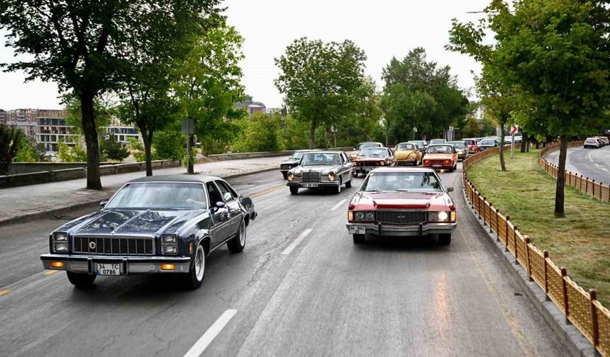 Klasik otomobiller Erzurum’da görücüye çıktı