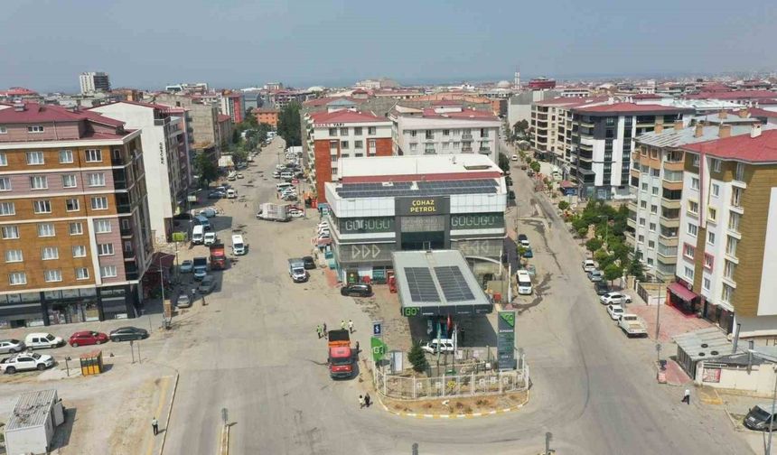 Van Büyükşehir Mareşal Fevzi Çakmak Caddesini yeniliyor
