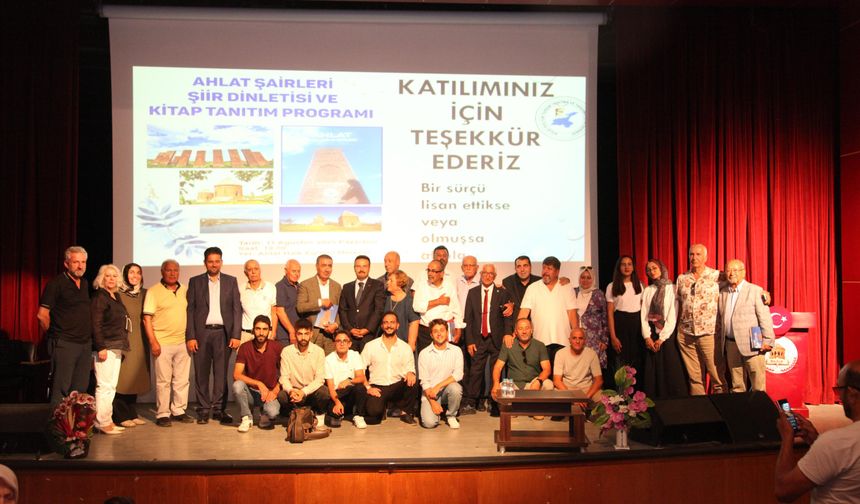 Ahlat’ta şiir gecesi ve kitap tanıtım programı düzenlendi