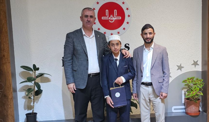 Emircan Yaman, ‘Kur'an-ı Güzel Okuma’ yarışmasında Bölge 1.'si oldu