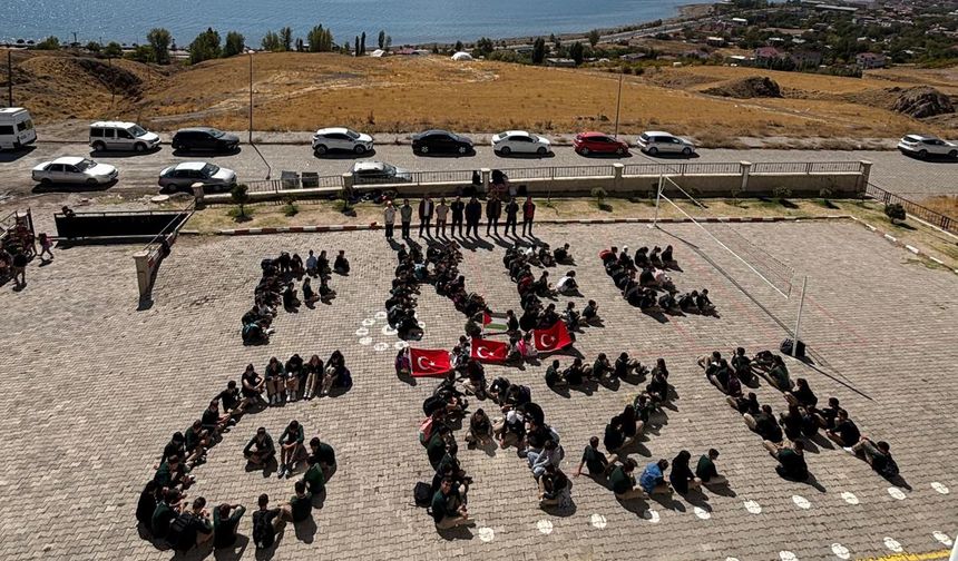 Ahlatlı öğrencilerden Gazze’ye anlamlı destek