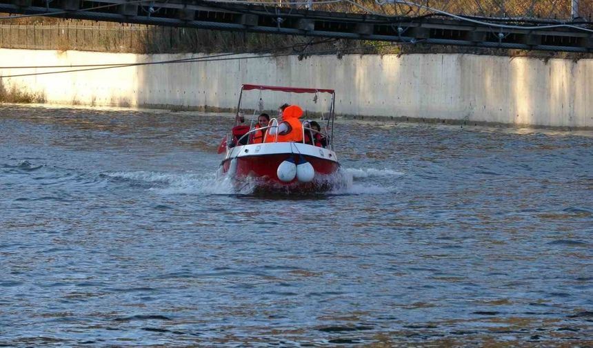 Kura Nehri’nde tekne heyecanı