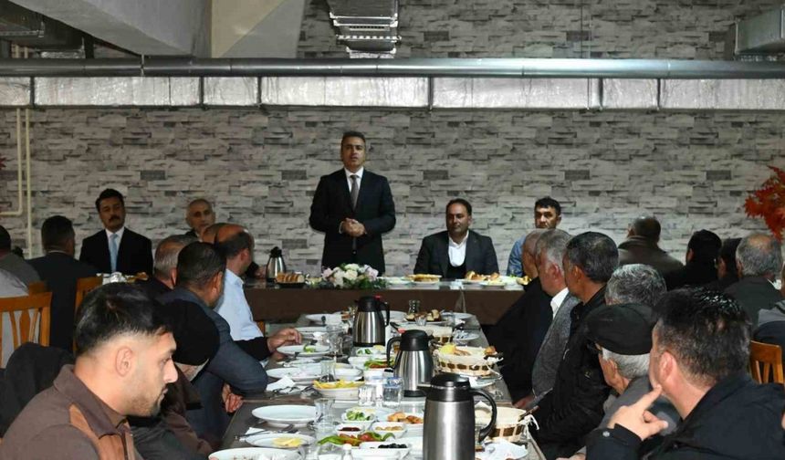 Vali Çiçek, muhtarlarla bir araya geldi