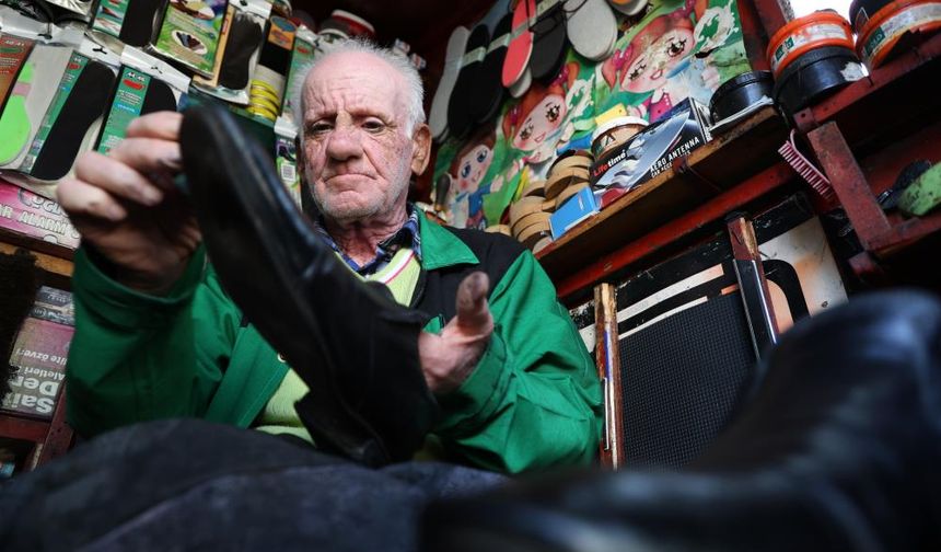 Babasından devraldı, 2 metrekarelik barakada 45 yıldır sürdürüyor