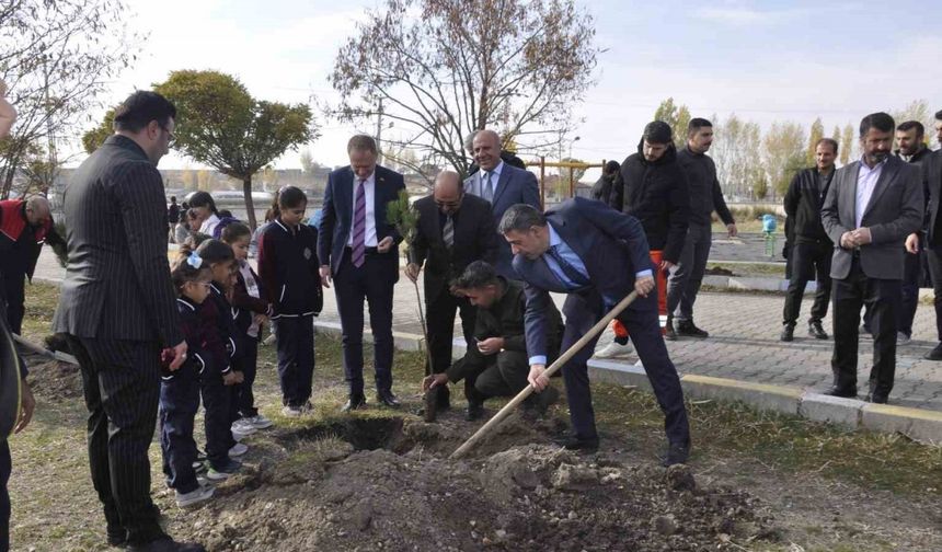 Bulanık’ta 3 bin fidan toprakla buluştu