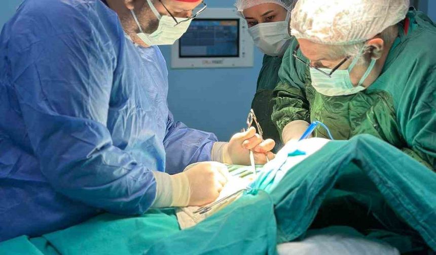 Derecik Devlet Hastanesinde ilk guatr ameliyatı başarıyla gerçekleştirildi