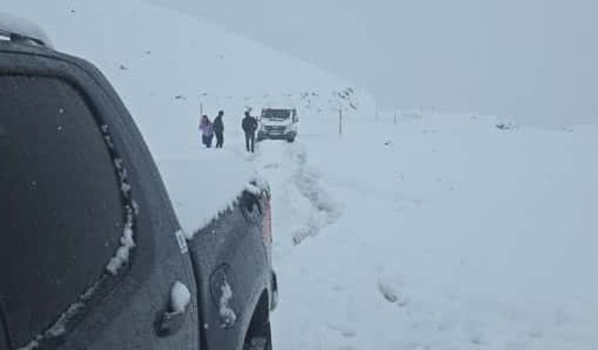 Durankaya-Şivekür yolu kar ve tipi nedeniyle ulaşıma kapandı
