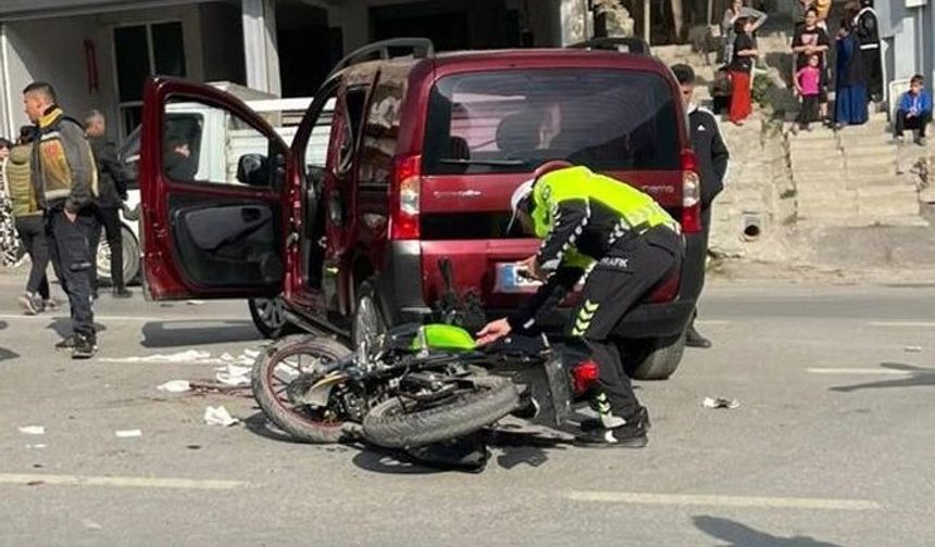 Hakkari’de motosikletle kamyonet çarpıştı: 1 yaralı