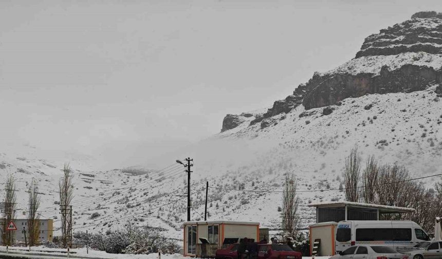 Malatya’da sağanak ve kar yağışı etkili oluyor