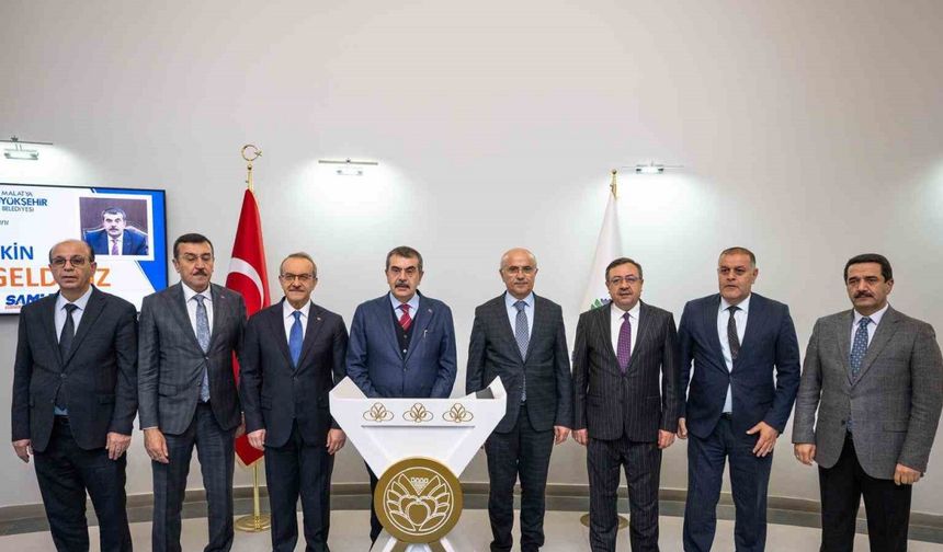 Millî Eğitim Bakanı Tekin, Malatya Büyükşehir Belediye Başkanı Er’i ziyaret etti