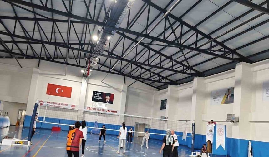 Varto Spor Salonu’nda voleybol antrenmanları devam ediyor