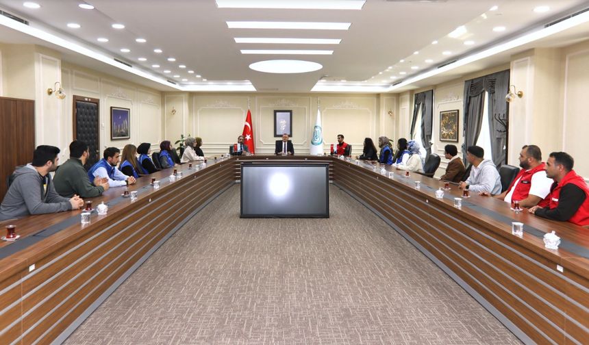 Gençlik liderlerinden anlamlı ziyaret: Rektör Elmastaş’la bir araya geldiler