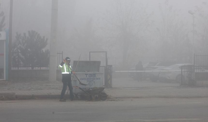 Güroymak’ta zorlu hava şartlarına rağmen temizlik çalışmaları devam ediyor