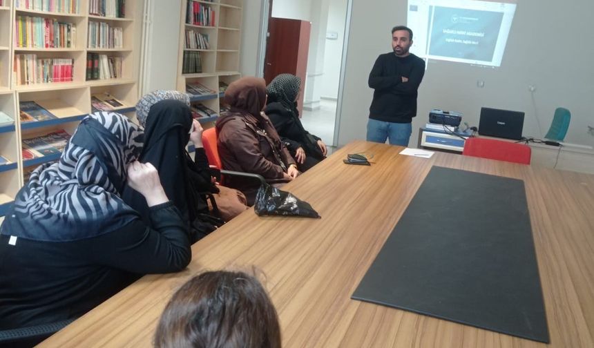 Elazığ'da vatandaşlara sağlık bilgilendirmesi yapıldı