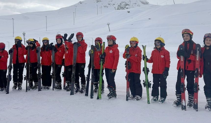 Hakkari'de karlar üzerinde ilk adımlar atıldı