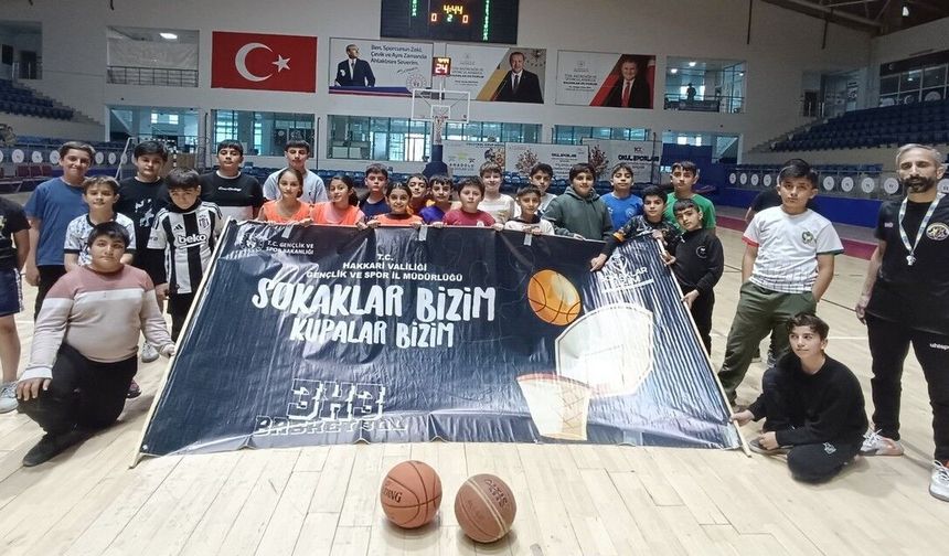 Hakkâri’de sokak basketbolu heyecanı doruğa çıktı