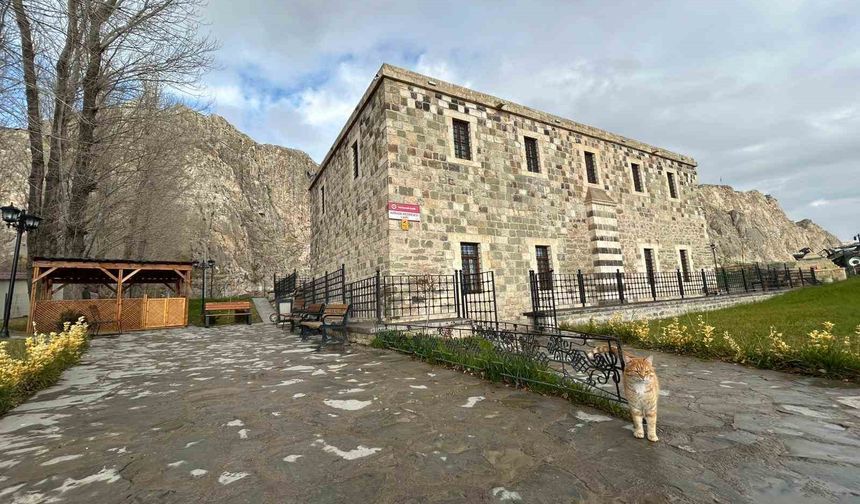 Horhor Medresesi Camii, yapılan düzenlemelerle eski ihtişamına kavuştu