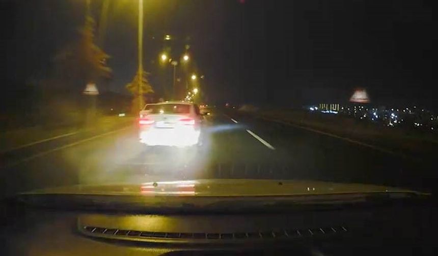 Kayganlaşan yolda makas atan sürücü trafiği tehlikeye attı