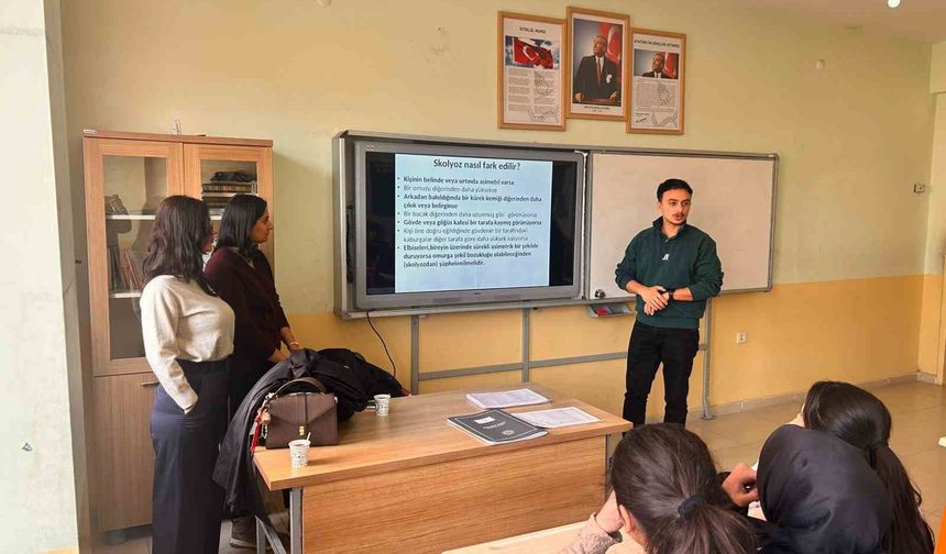 Malazgirt'te öğrencilere skolyoz taraması yapıldı