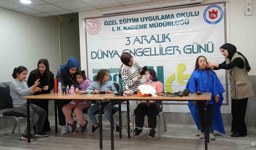 Muş'ta özel çocuklara kuaför sürprizi yapıldı