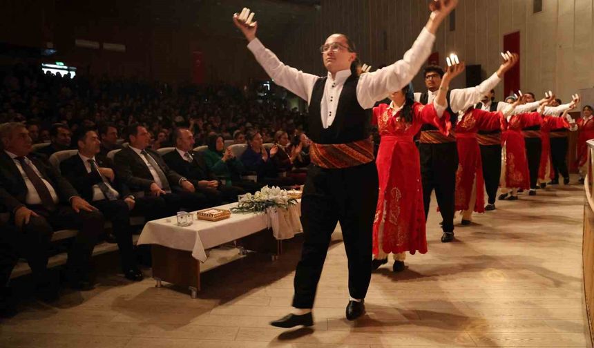 Öğrencinin kanserle mücadele eden annesi hakkındaki sözleri salonda dakikalarca alkışlandı