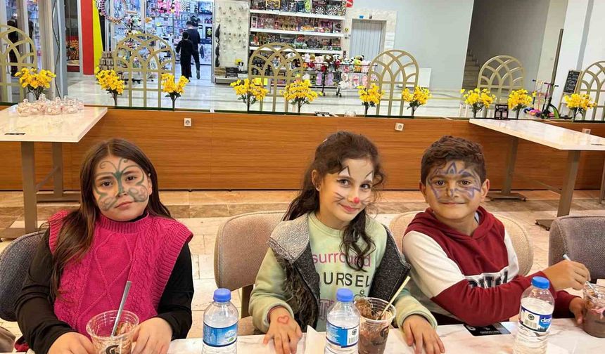 Patnos'ta sahnelenen 'Toti ile Poti' oyunu büyük beğeni topladı