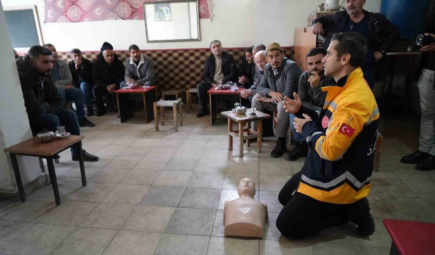 Sağlık ekiplerinden dağ köylerine ilk yardım eğitimi