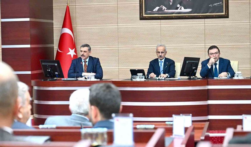 Ulaştırma ve Altyapı Bakanı Uraloğlu: 'Erzincan-Erzurum-Kars tren hattı etüt proje çalışmaları devam ediyor'