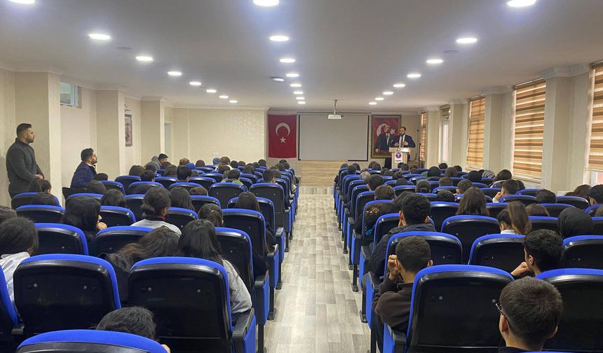 Lise öğrencilerine "Modern Çağda Peygamber Ahlakı" konferansı