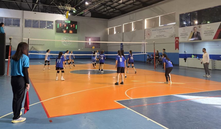 420 sporcunun katıldığı voleybol grup müsabakaları tamamlandı
