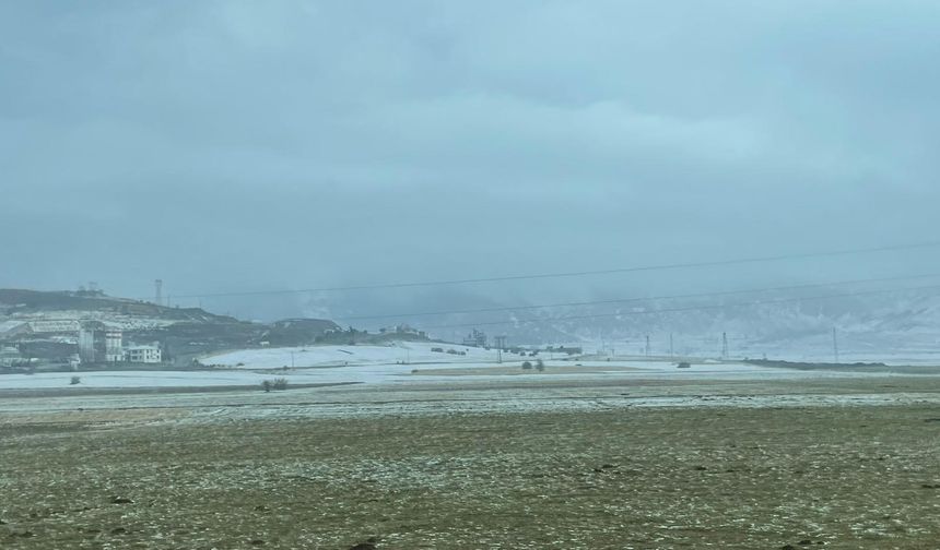 Tatvan’da Dağlar Sisle Kaplandı